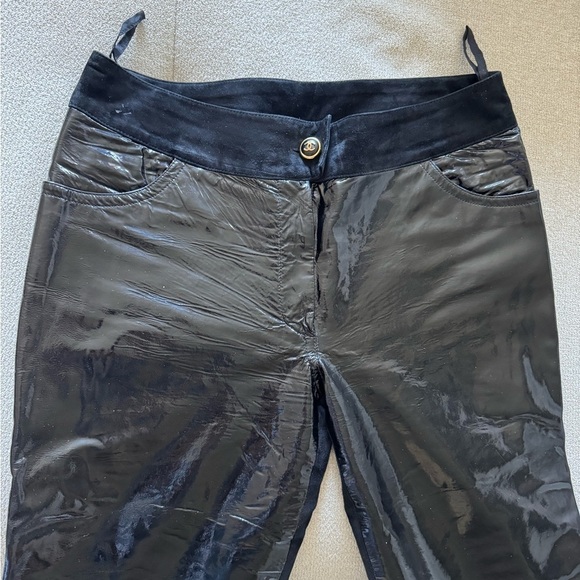 Chanel Black Patent & Suede Pants – CC Logo, Straight-Leg Size S (RARE) - Picture 4 of 13